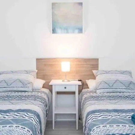 Junto A Calle Betis Y Plaza De Cuba إشبيلية